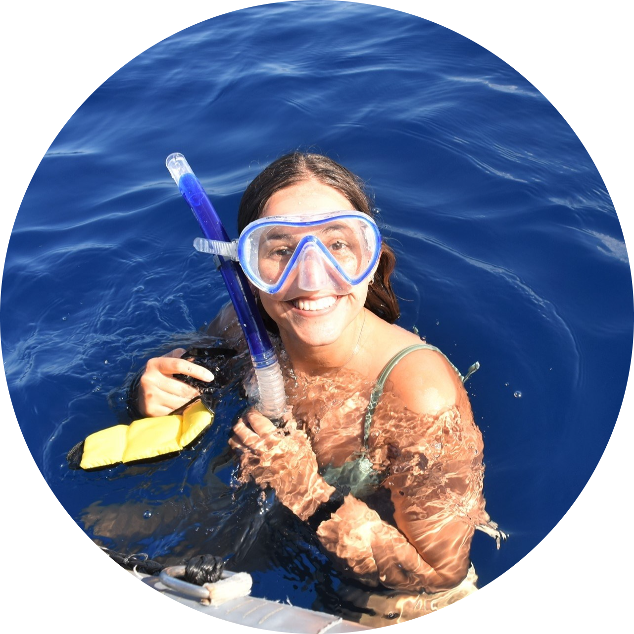 Go to the profile of Érica Moura