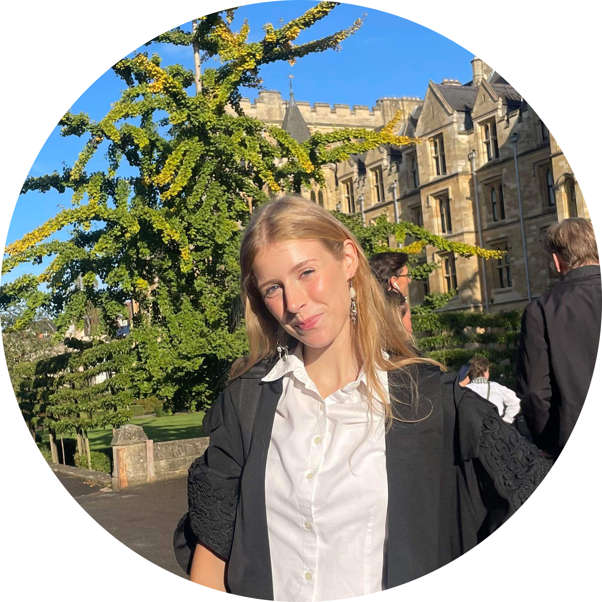 Go to the profile of Evie